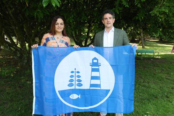 Imaxe da nova:A Xunta entrega as bandeiras azuis ao concello de Burela