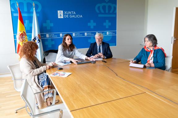Imagen de la noticia:La Xunta inicia la ronda contactos con la comunidad educativa para seguir mejorando el proyecto E-Dixgal