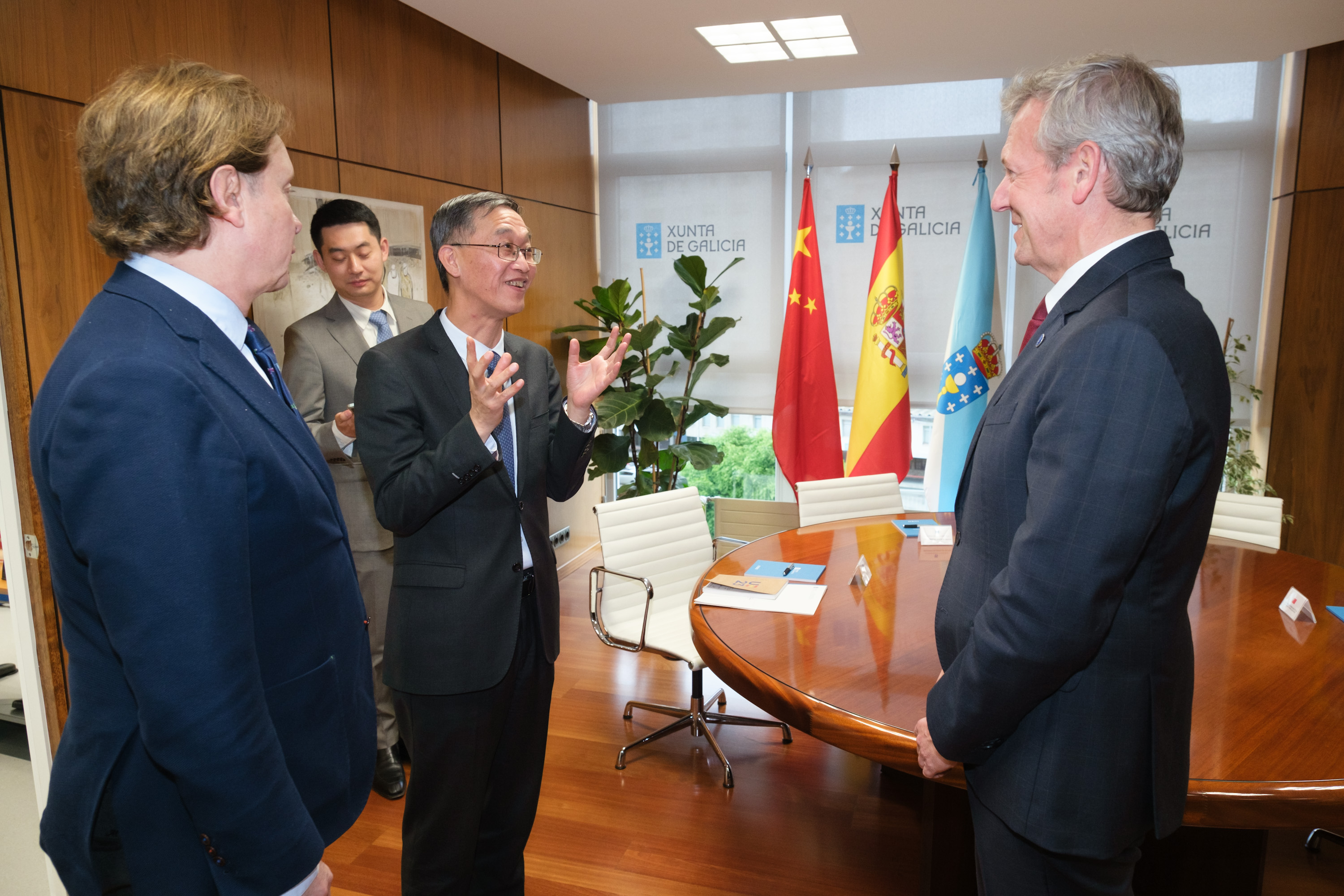 Image 1 of article Rueda avalía co embaixador da China novas oportunidades de negocio para as empresas galegas