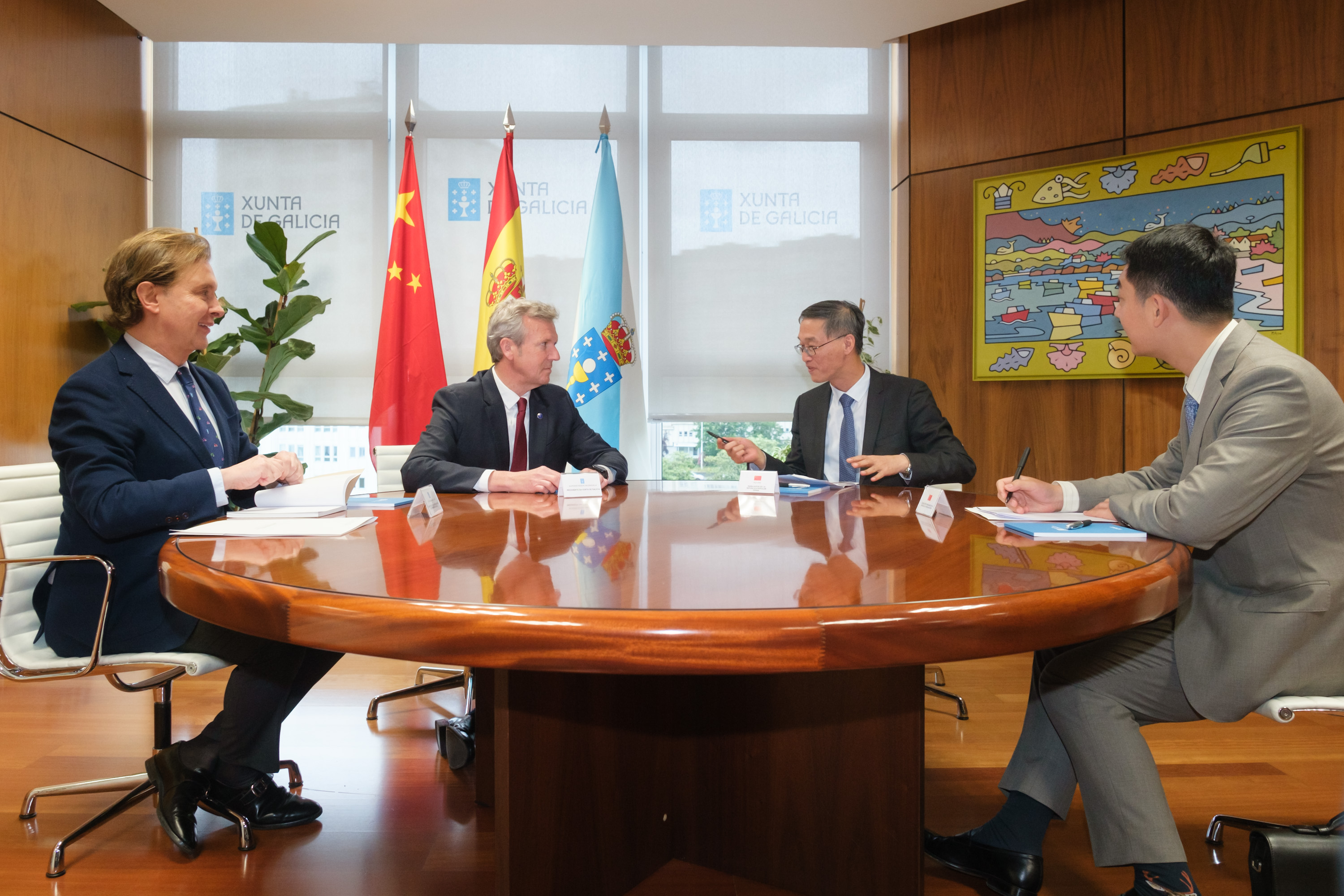 Image 2 of article Rueda avalía co embaixador da China novas oportunidades de negocio para as empresas galegas