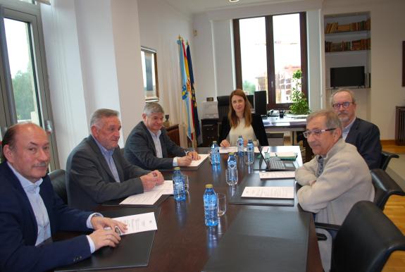 Imaxe da nova:A conselleira do Medio Rural reúnese coa directiva da Asociación Forestal de Galicia