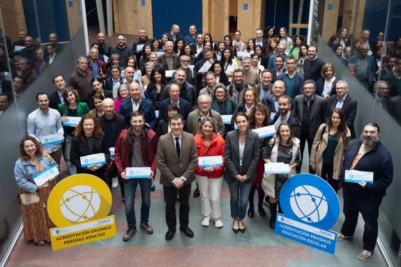 Imaxe da nova:A Xunta recoñece os 64 centros participantes no programa Erasmus+ polas súas accións de mobilidade internacional e cooperación