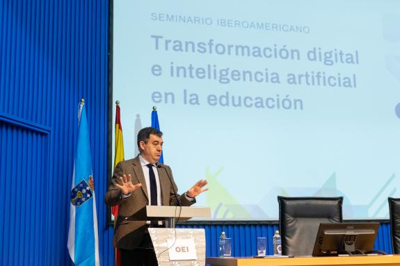 Imaxe da nova:Román Rodríguez avoga por aproveitar as oportunidades da intelixencia artificial na formación do alumnado