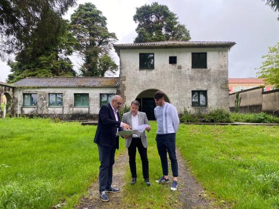 Imaxe da nova:A Xunta financiará con 350.000 euros a reforma da vella escola de Sobrado dos Monxes como centro de día para persoas maiores
