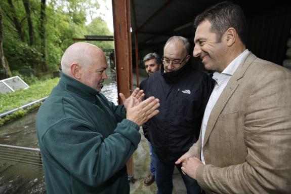 Imaxe da nova:Villares garante en Baleira o apoio decidido da xunta á acuicultura galega, sector ao que a consellería destinará este ano máis 20,...