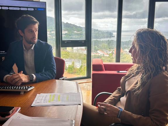 Imaxe da nova:A delegada territorial da Xunta en Ferrol mantén un encontro de traballo co alcalde de Cabanas