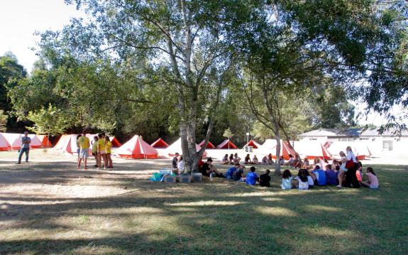 Imagen de la noticia:La Xunta incluye campamentos para mayores de 18 años en las actividades de verano para la juventud