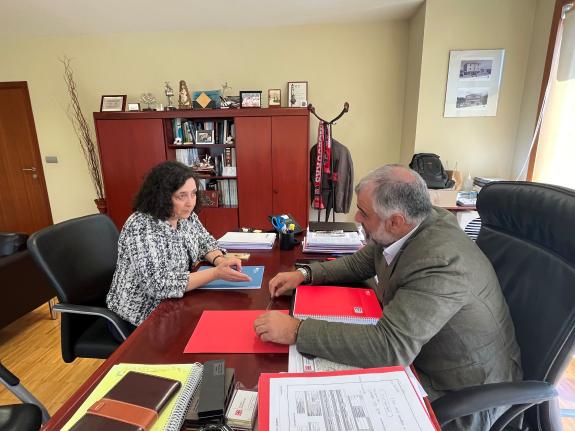 Imagen de la noticia:Belén do Campo se reúne con el alcalde de Oza-Cesuras y destaca las inversiones por más de 700.000 € realizados por la Xunta...