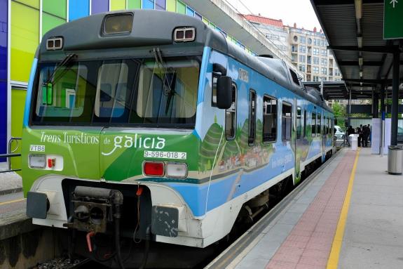 Imaxe da nova:Os trens turísticos da Xunta reanúdanse hoxe coa primeira saída da ruta dos faros co 100% de ocupación
