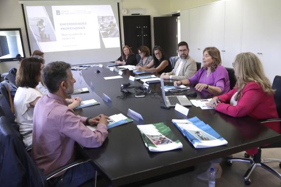 Imagen de la noticia:La Xunta lanza una campaña de sensibilización para mejorar la identificación de las enfermedades profesionales de las marisc...