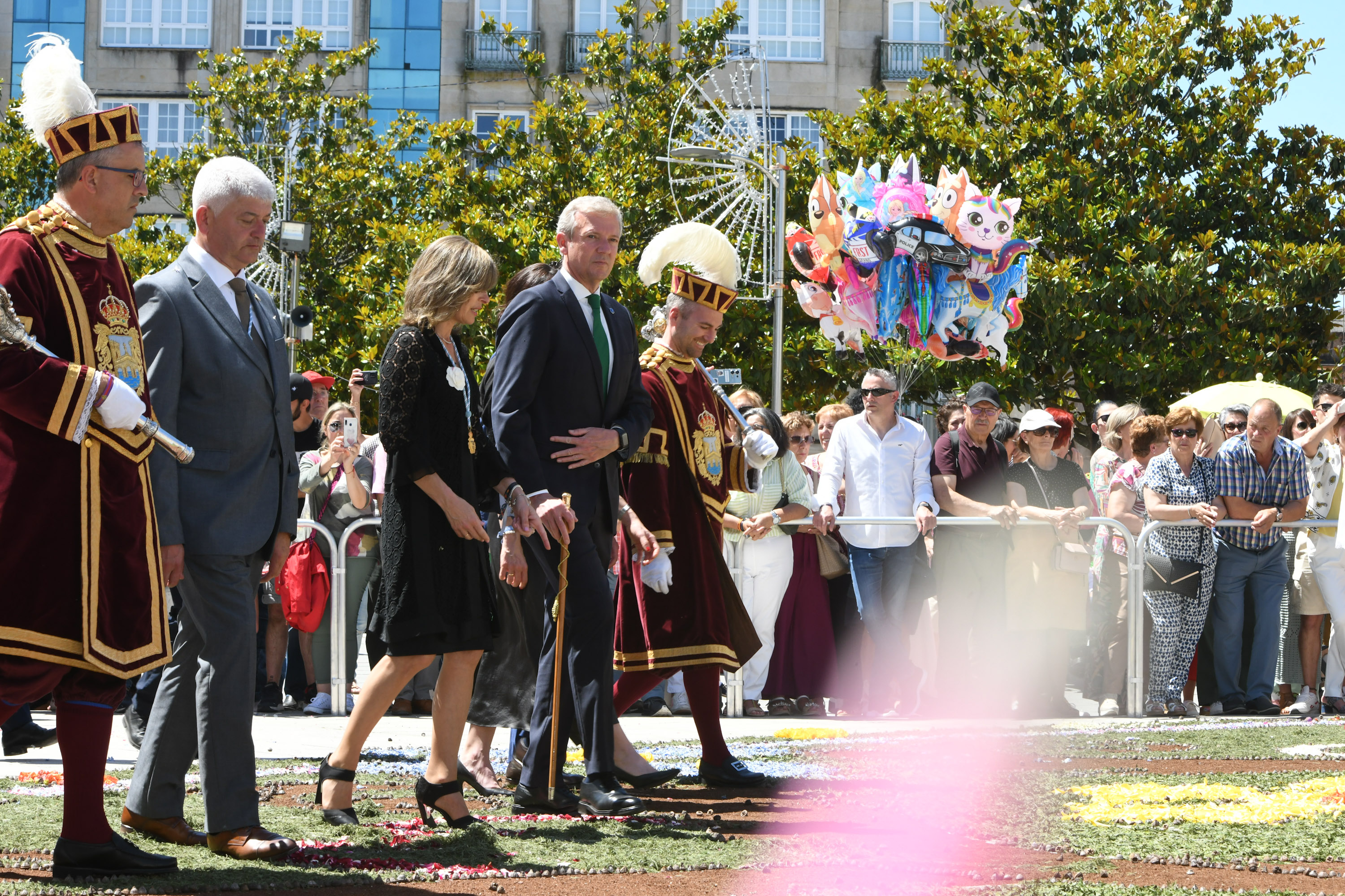 Image 3 of article Alfonso Rueda asiste á procesión do Corpus Christi de Ponteareas