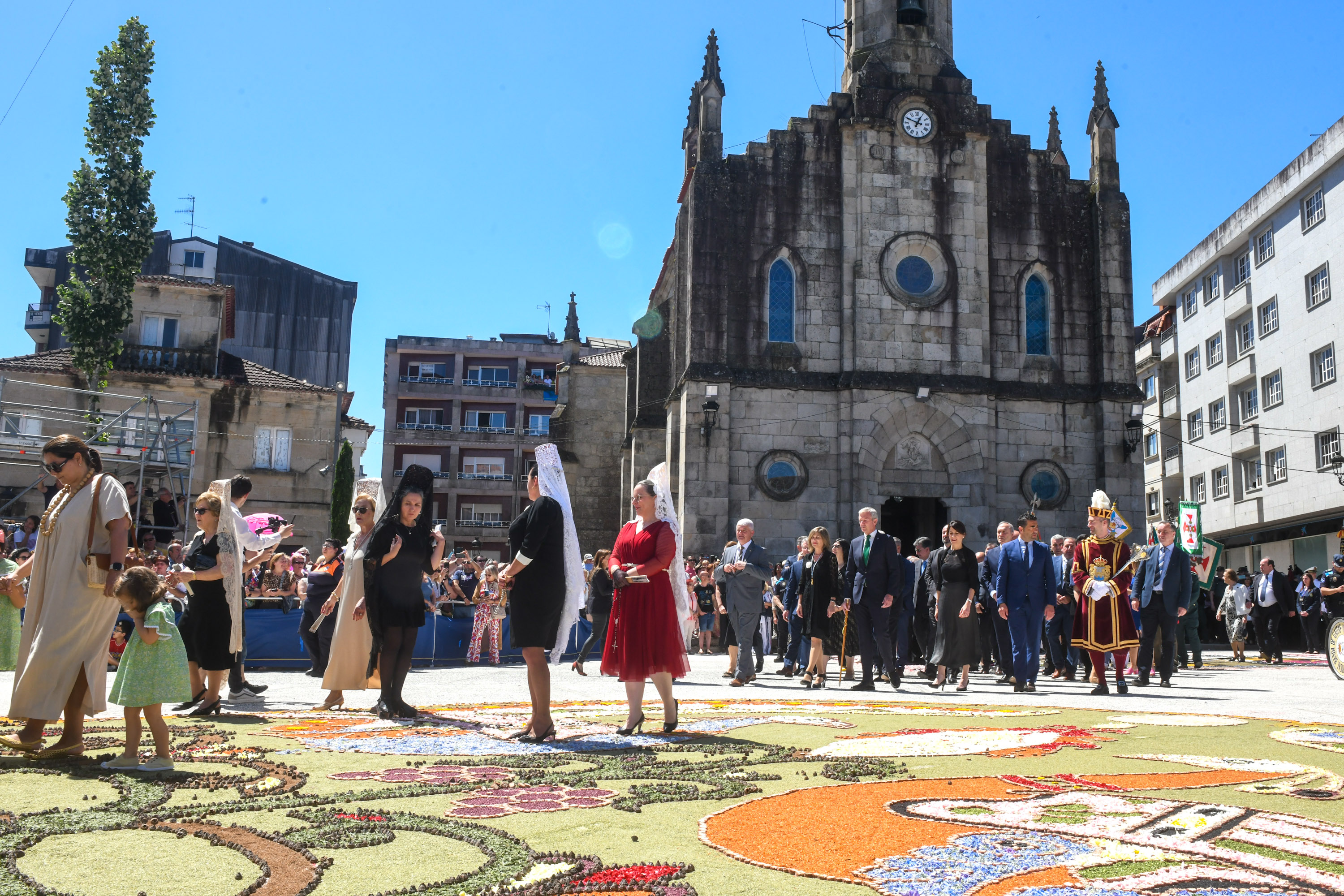 Image 6 of article Alfonso Rueda asiste á procesión do Corpus Christi de Ponteareas