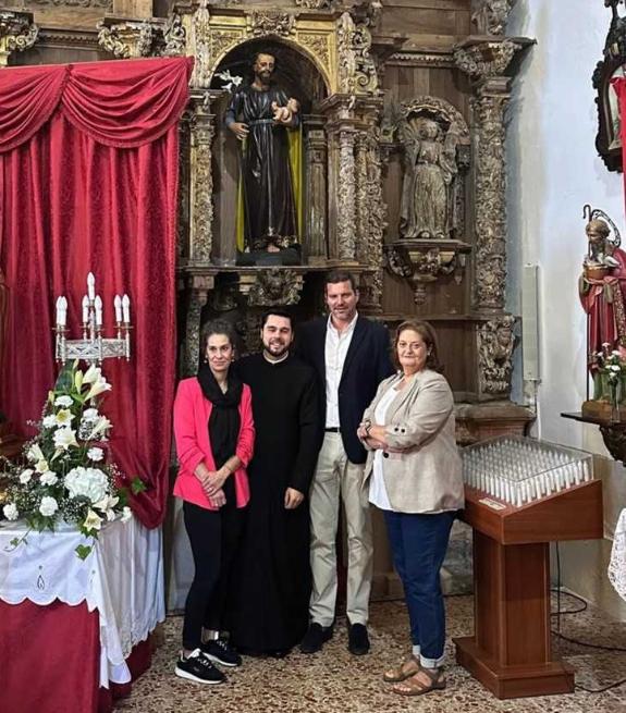Imagen de la noticia:López Campos anuncia la licitación de las obras para restaurar el retablo de la iglesia de San Xián de Laíño de Dodro