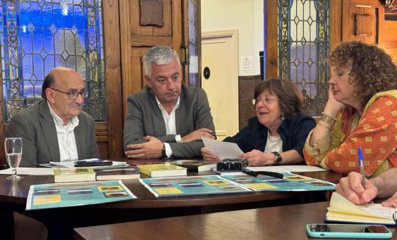 Imagen de la noticia:Valentín García destaca la importancia del premio Novela Europea Casino de Santiago en el fomento de la lectura