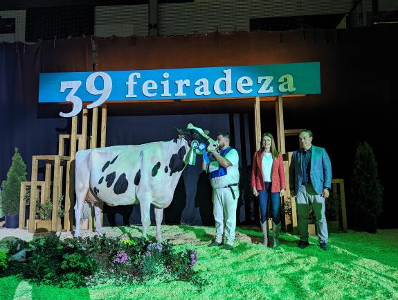 Imaxe da nova:A conselleira do Medio Rural salienta o altísimo nivel da cabana gandeira galega no marco de Feiradeza