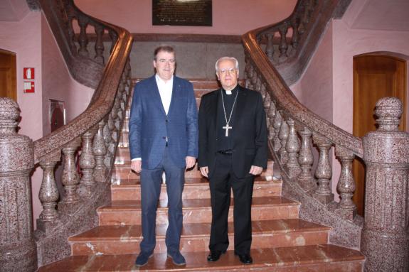Imagen de la noticia:El delegado territorial de la Xunta se reúne con el obispo de Ourense