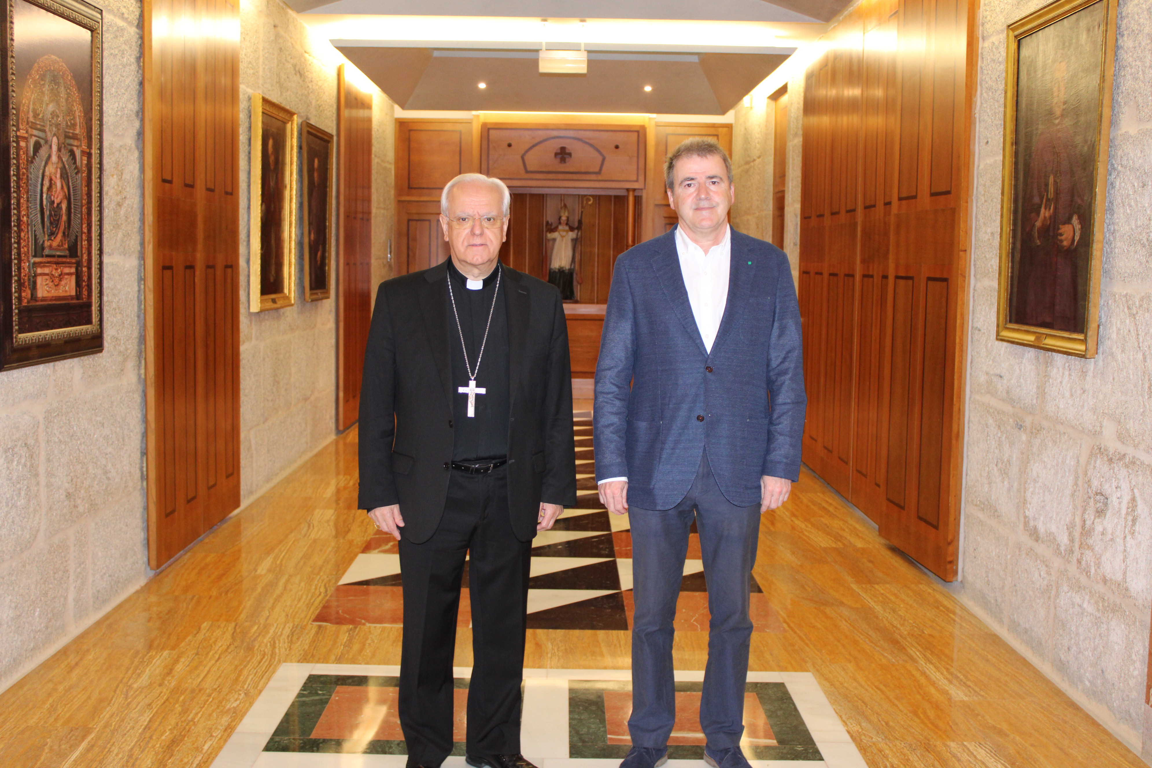 Image 1 of article O delegado territorial da Xunta reúnese co bispo de Ourense