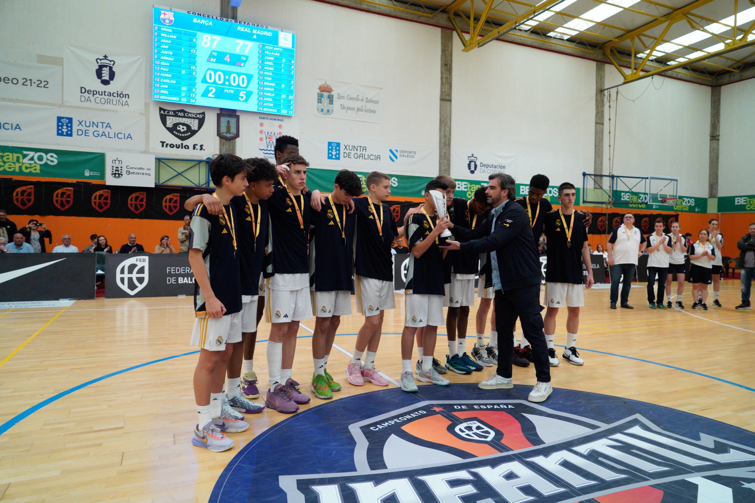 Image 1 of article Diego Calvo asiste á clausura do Campionato de España de clubs infantil masculina de baloncesto en Betanzos