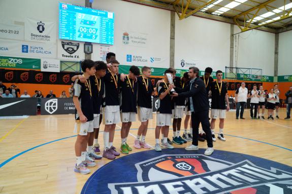 Imagen de la noticia:Diego Calvo asiste a la clausura del Campeonato de España de clubes infantil masculino de baloncesto en Betanzos