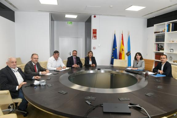Imagen de la noticia:Lorenzana se reúne con la Federación Gallega de Talleres para evaluar la mejora de la competitividad de un sector en plena t...