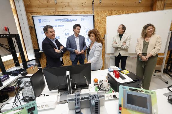 Imagen de la noticia:Los centros de FP gallegos contarán el próximo curso con 80 aulas de tecnología aplicada, con una inversión de 4,4 M€