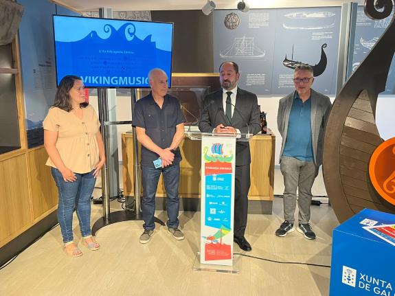 Imagen de la noticia:Xosé Merelles ensalza el atractivo turístico internacional de la Romería Vikinga de Catoira que se celebra en agosto con el ...