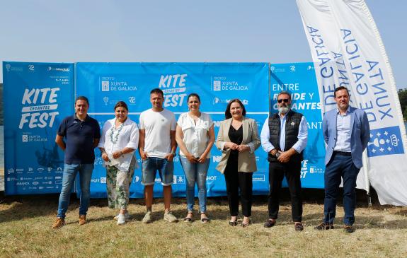 Imagen de la noticia:La delegada de la Xunta en Vigo apuesta por consolidar el KiteFest de Cesantes como prueba de referencia internacional del d...