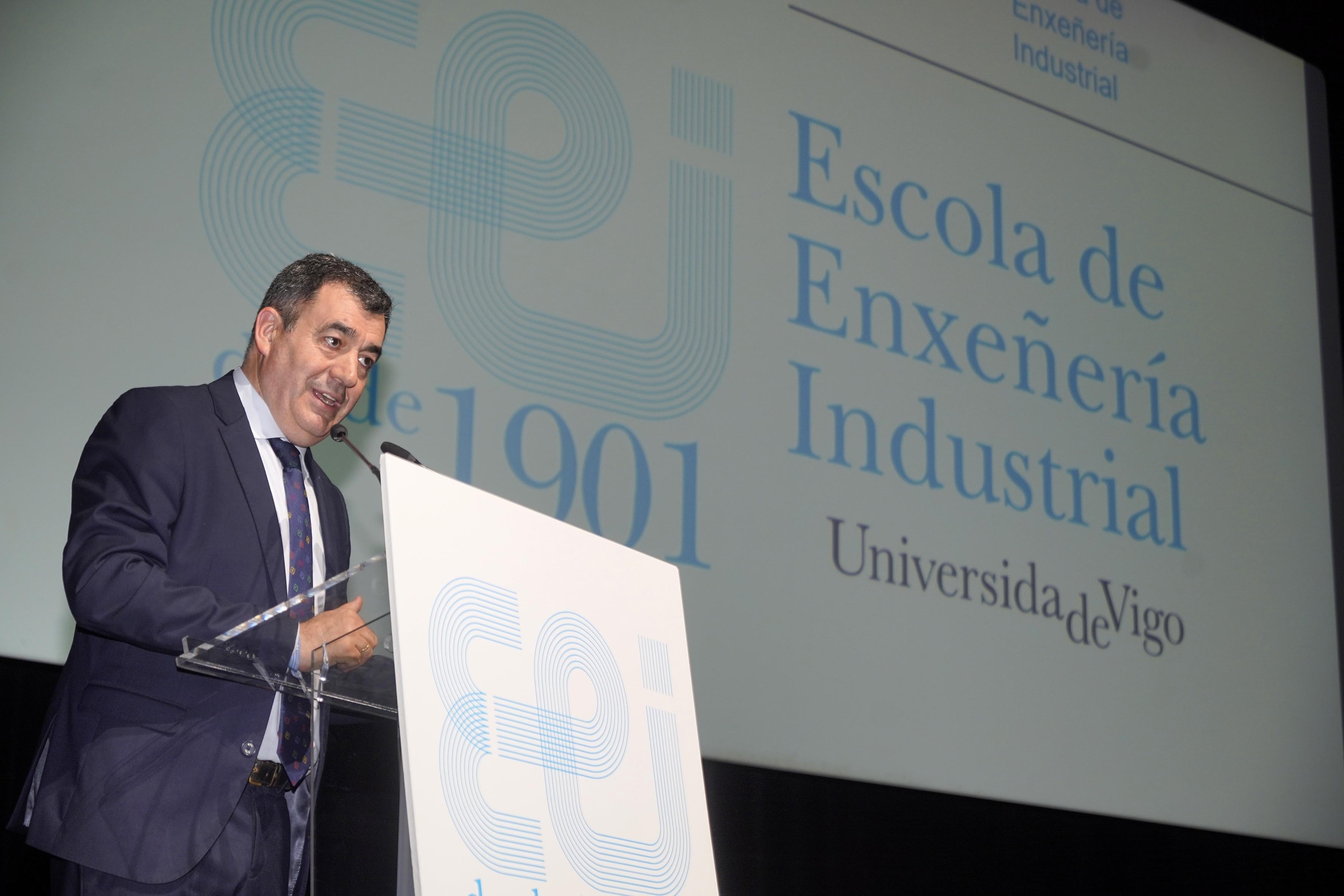 Image 2 of article Román Rodríguez aplaude o sacrificio, dedicación e motivación do alumnado da Escola de Enxeñaría Industrial da Universidade de Vigo