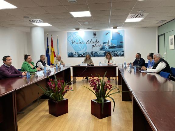 Imagen de la noticia:Martina Aneiros reitera el respaldo de la Xunta en el ámbito de sus competencias en el caso de la proliferación de moscas en...