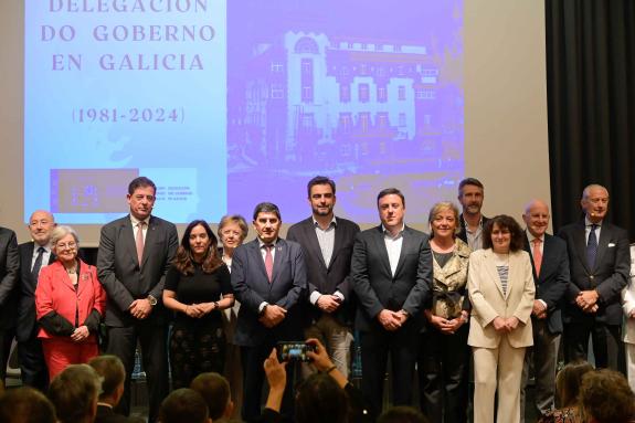 Imagen de la noticia:Diego Calvo asistió a la conmemoración de los 43 años de historia del cargo de delegado del Gobierno en Galicia