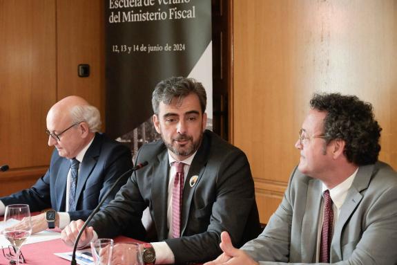 Imagen de la noticia:La Xunta apuesta por la formación continua de los profesionales del Ministerio Fiscal para garantizar la igualdad de acceso ...