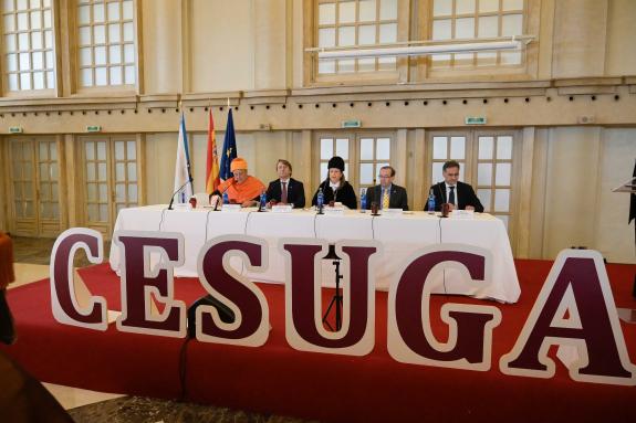Imagen de la noticia:Miguel Corgos felicita a los nuevos graduados del Centro de Estudios Superiores Universitarios de Galicia