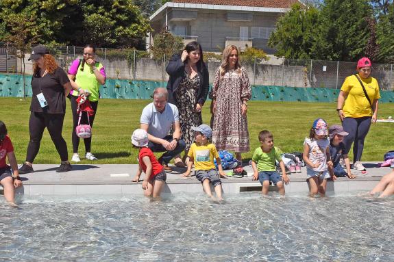 Imagen de la noticia:Manuel Pardo destaca la piscina de Boborás como un elemento que mejora de la calidad de vida del vecindario