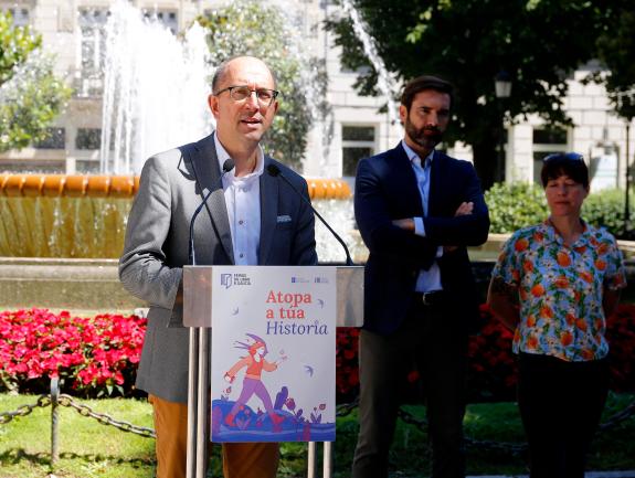 Imagen de la noticia:Anxo M. Lorenzo agradece la implicación del sector en la Feria del Libro de Vigo