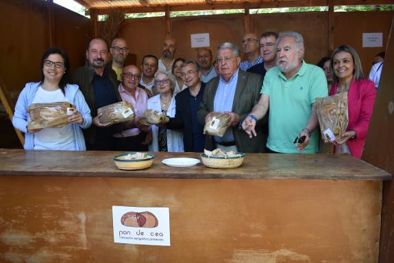 Imagen de la noticia:Xosé Merelles sitúa la Fiesta del Pan de Cea como un referente del turismo gastronómico del verano