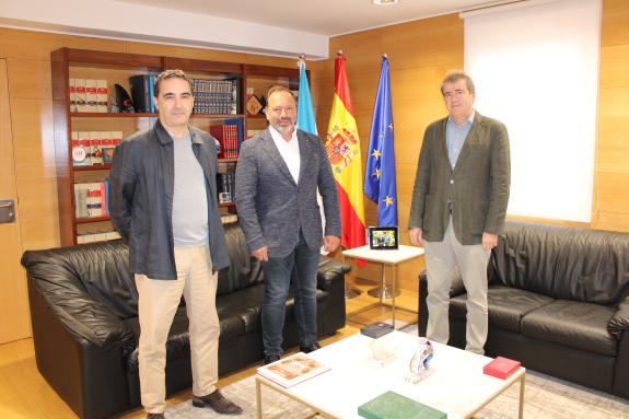 Imagen de la noticia:El delegado territorial de la Xunta en Ourense recibe al presidente de la Asociación Provincial de Empresarios de la Constru...