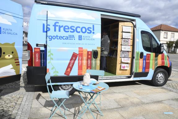 Imagen de la noticia:La Xunta aumenta el servicio de bibliotecas móviles con la adjudicación de una tercera ruta de 'A Furgoteca'