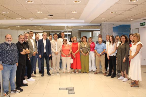 Imagen de la noticia:El delegado territorial de la Xunta mantiene un encuentro con los nuevos directores y directoras de los centros docentes púb...