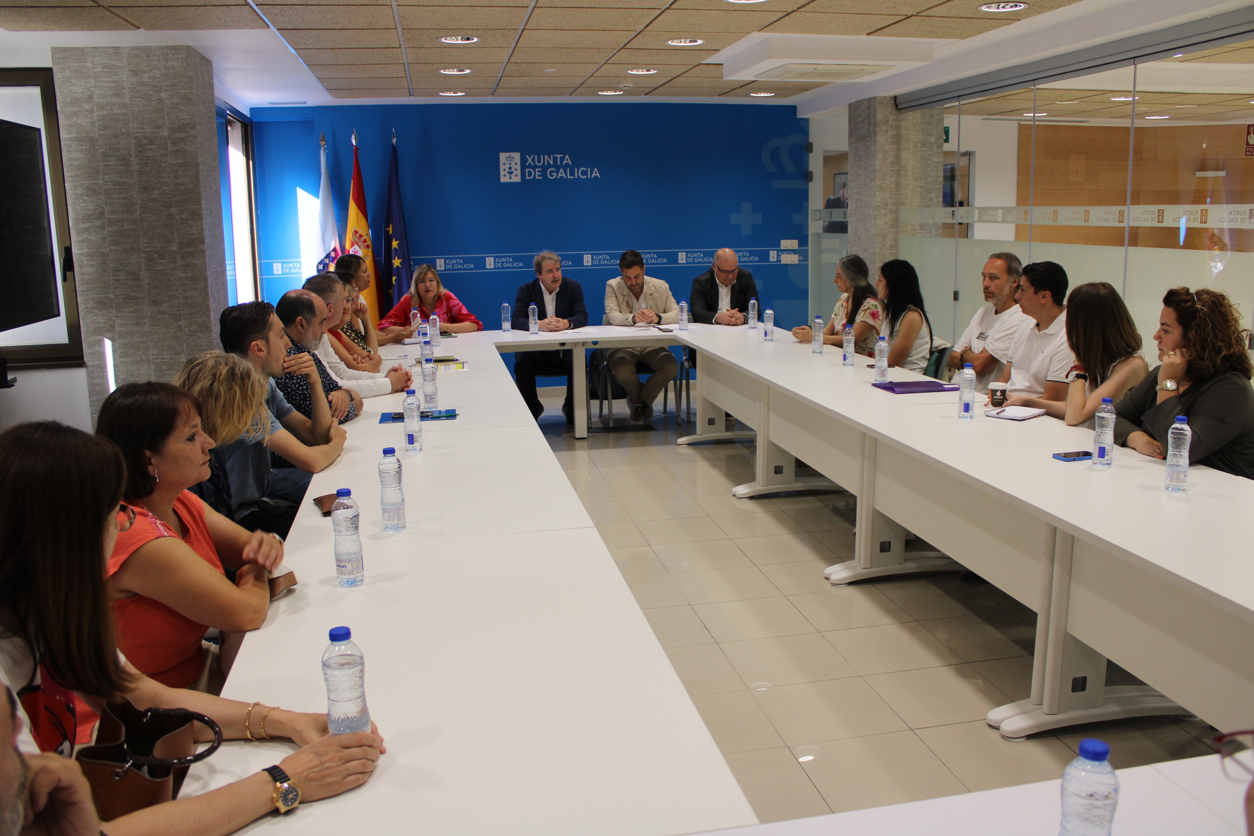 Image 1 of article O delegado territorial da Xunta mantén un encontro con novos directores e directoras dos centros docentes públicos da provincia de Ourense