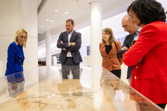 Imaxe da nova:López Campos acompaña á embaixadora de Alemaña en España nunha visita á Cidade da Cultura