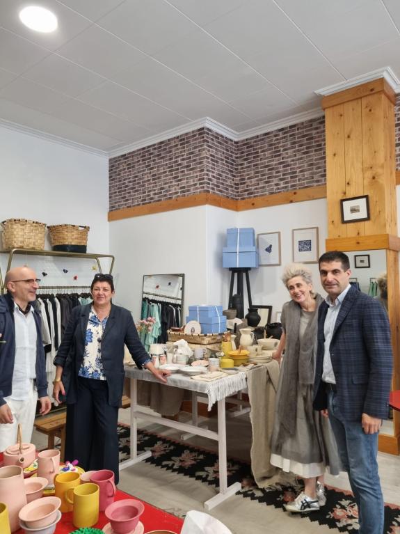 Imagen de la noticia:La Xunta impulsa la comercialización de la marca Artesanía de Galicia a través de una tienda efímera en Sanxenxo que estará ...