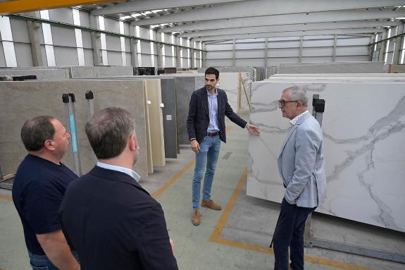Imagen de la noticia:La Xunta destaca como las empresas gallegas están integrando la cultura de la eficiencia energética, y pone Levgranite como ...