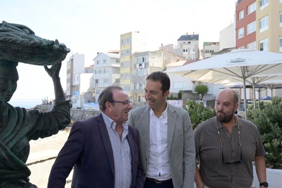 Imaxe da nova:Alfonso Villares destaca o esforzo inversor da consellería do Mar en Malpica, onde se levan investidos dende 2009 preto de 9 millón...