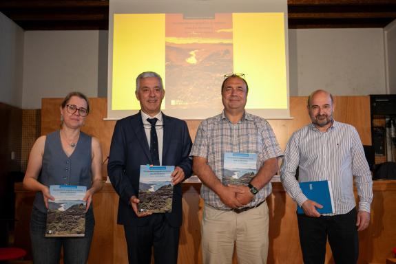 Imaxe da nova:Valentín García celebra o primeiro volume dun estudo que recolle material lingüístico prelatino en Galicia
