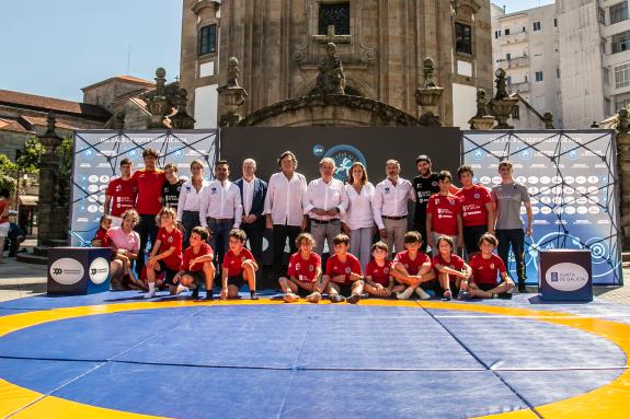 Imaxe da nova:Galicia será un ano máis o epicentro internacional da loita cos campionatos do mundo sub-20 de Pontevedra, co apoio da Xunta