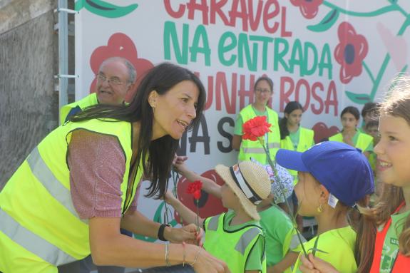 Imaxe da nova:A conselleira María Martínez Allegue visita a 42º Edición da Escola de Verán, en Ponteceso, centrada na educación viaria