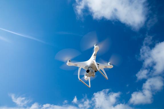 Imaxe da nova:A Xunta é pioneira en probar unha innovadora tecnoloxía que reduce os tempos de busca de persoas extraviadas mediante o uso de dron...