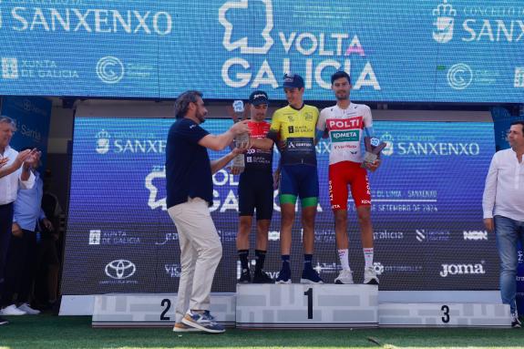 Imaxe da nova:Diego Calvo participa na entrega de premios da XXII Volta Ciclista a Galicia