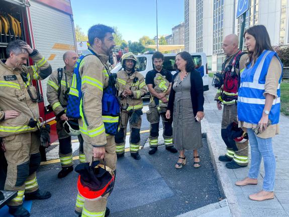 Imaxe da nova:Belén do Campo participa no simulacro de incendio do edificio administrativo da Xunta na Coruña que mobilizou a bombeiros, policía ...