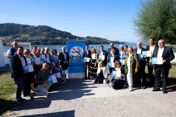 Imaxe da nova:A Rede de Praias sen Fume promovida pola Xunta amplíase a 242 areais e premia aos 45 concellos coa categoría de ouro